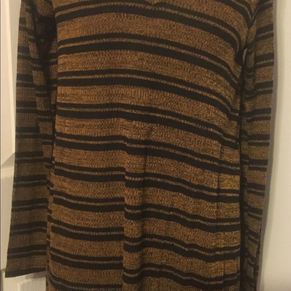 ❌DONATED❌Dark Mustard Yellow Striped V-neck Knit Tunic Top - Picture 4 of 7